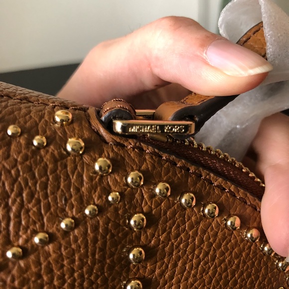 SOLD New Micheal Kors Studs Crossbody - Picture 8 of 8